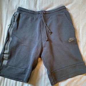 Nike French Terry Low-Cut Short Size M